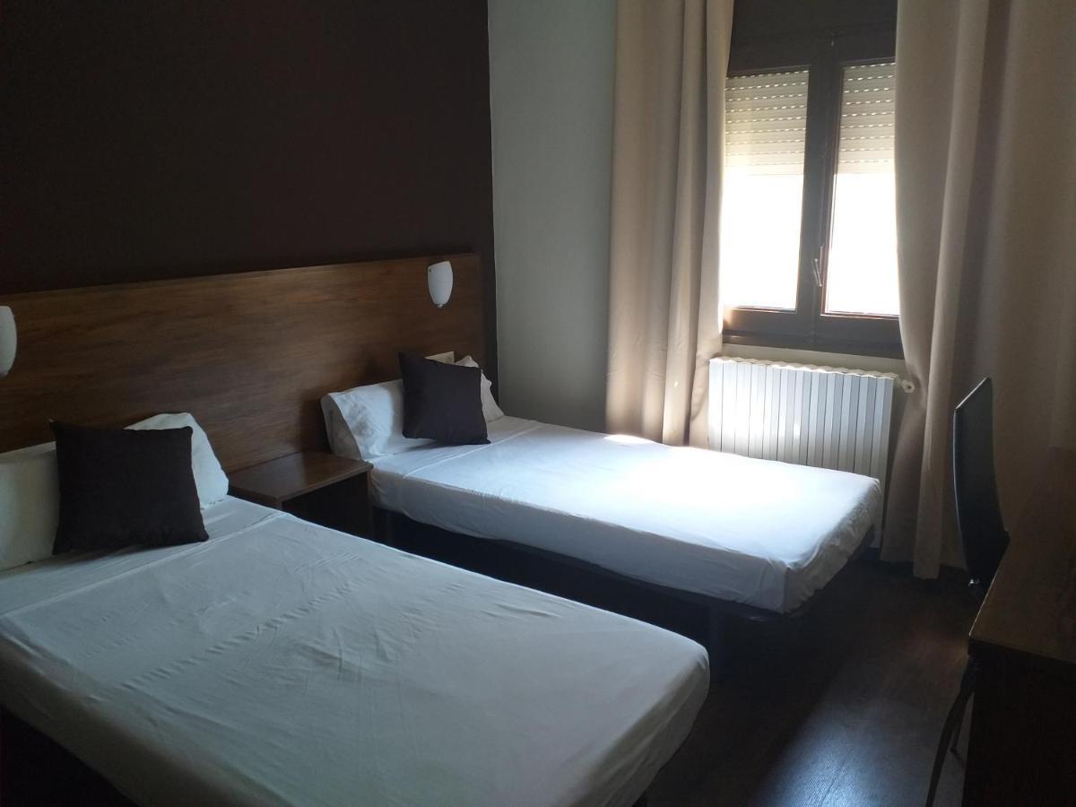 Hostal Sant Marcal Amer Екстер'єр фото