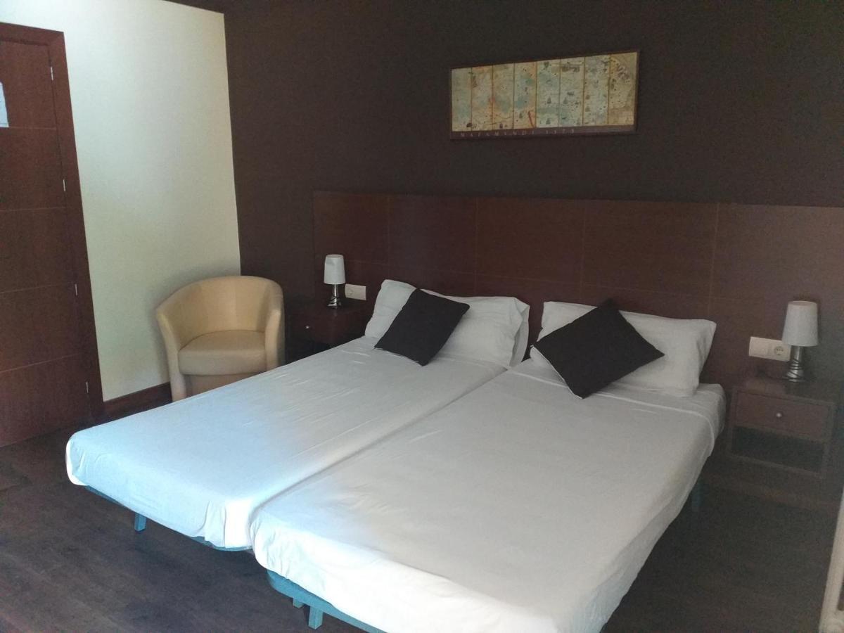Hostal Sant Marcal Amer Екстер'єр фото
