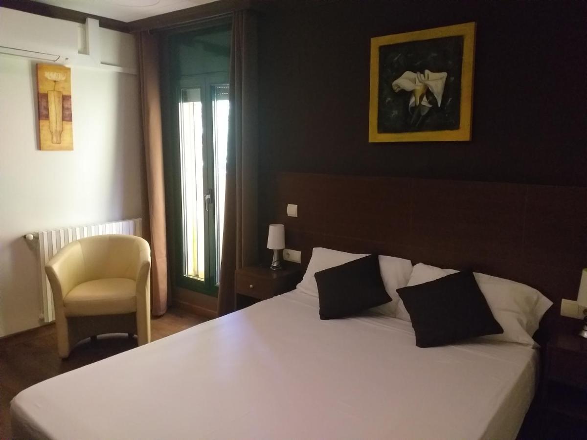 Hostal Sant Marcal Amer Екстер'єр фото